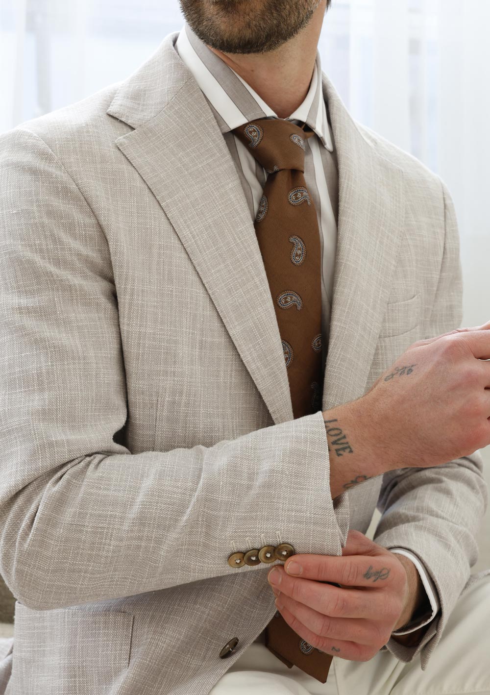 Olliver Grey beige textured sport coat with brown tie