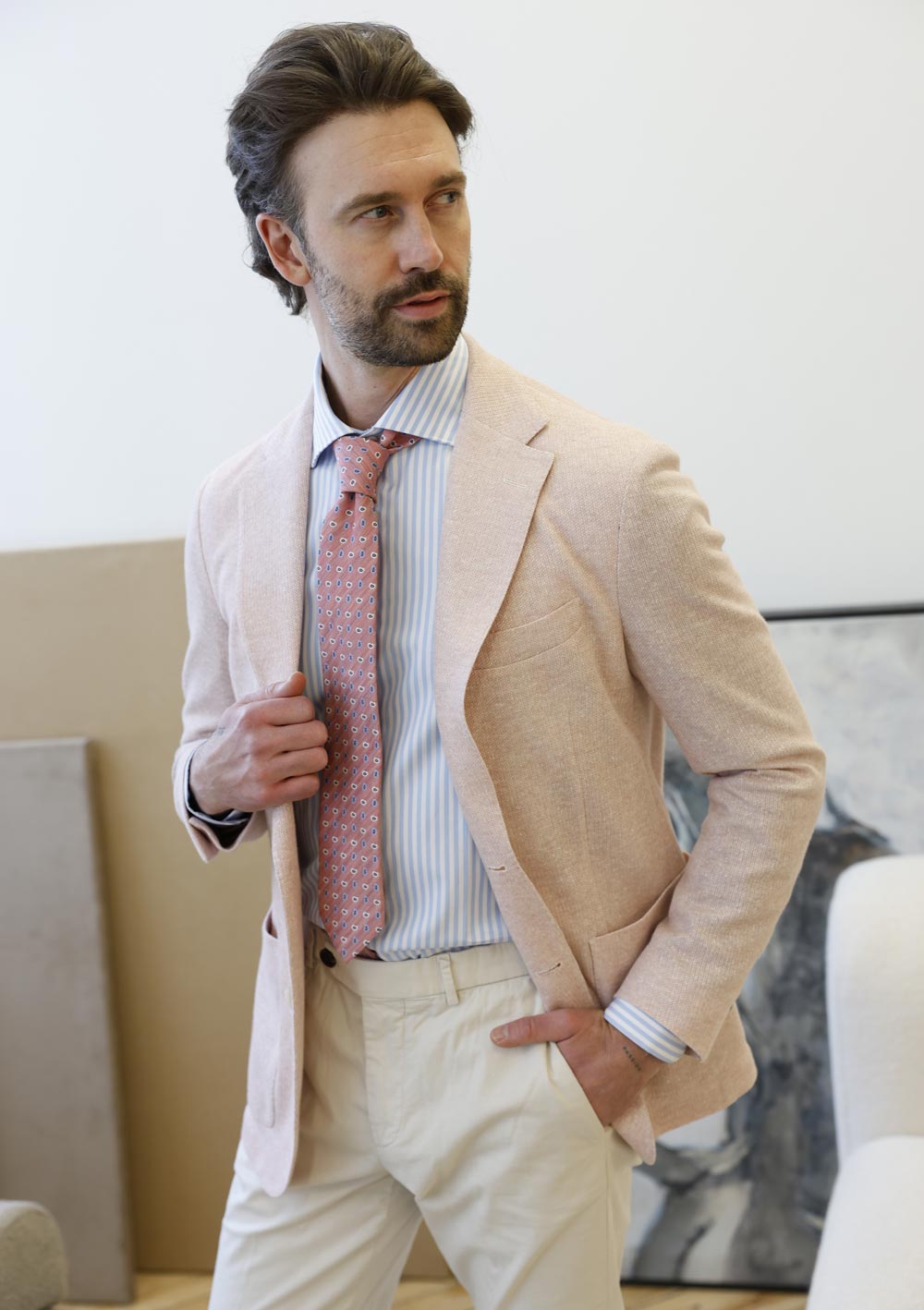 Olliver Grey beige sport coat with pink tie and tailored silhouette